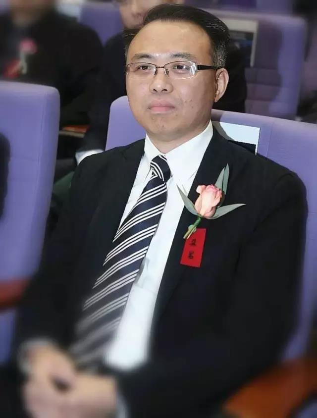 清華大學經濟管理學院黨委副書記 清華大學互聯(lián)網產業(yè)研究院院長 朱巖教授